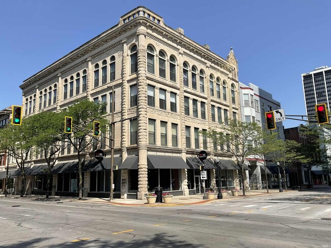 Building Photo - 112 W Washington Blvd Unit 319
