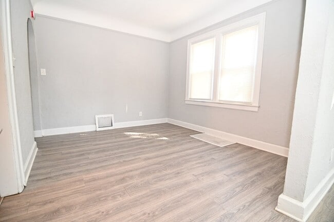 Photo - 23304 Cayuga Ave