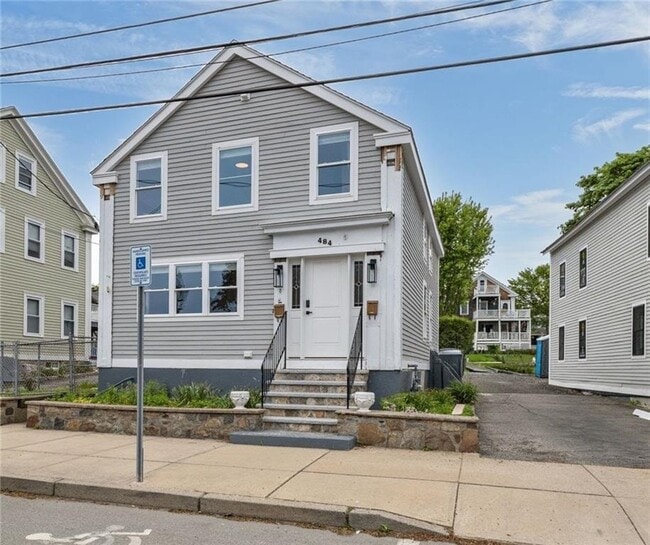 Building Photo - 484 Thames St