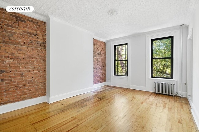 Photo - 52 Douglass St