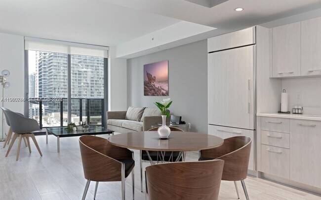 Building Photo - 45 SW 9th St Unit 1805