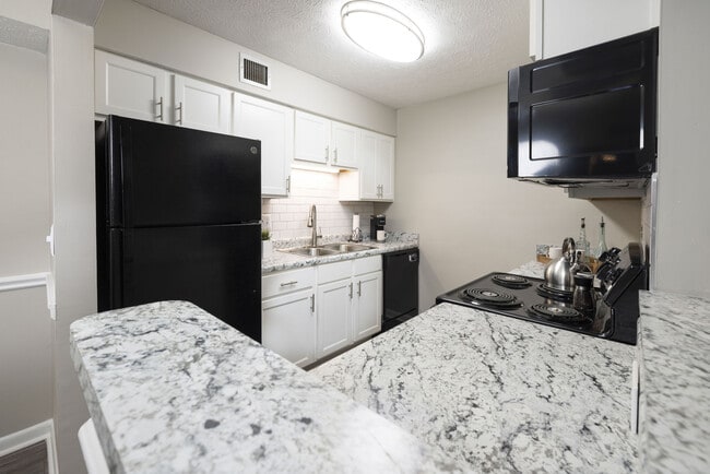 Photo - Cross Creek Apartments