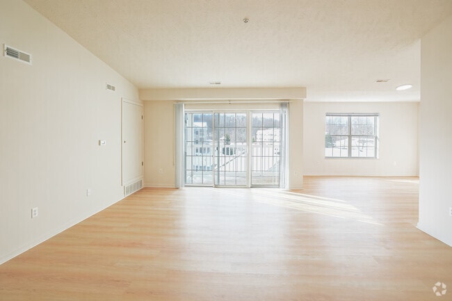 1BD, 1BA - 928SF - Dining Area