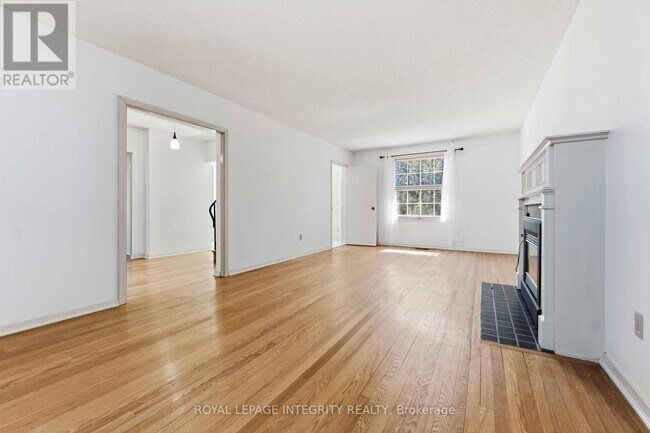 Photo - 1842 Playfair Dr