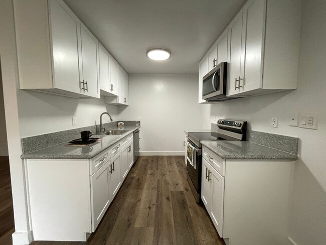 Photo - 20353 Saticoy St