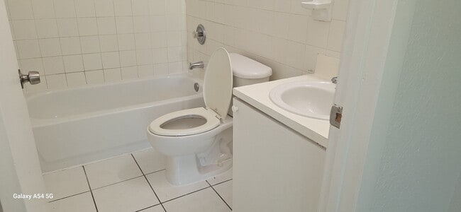 Photo - 674 NW 46th St