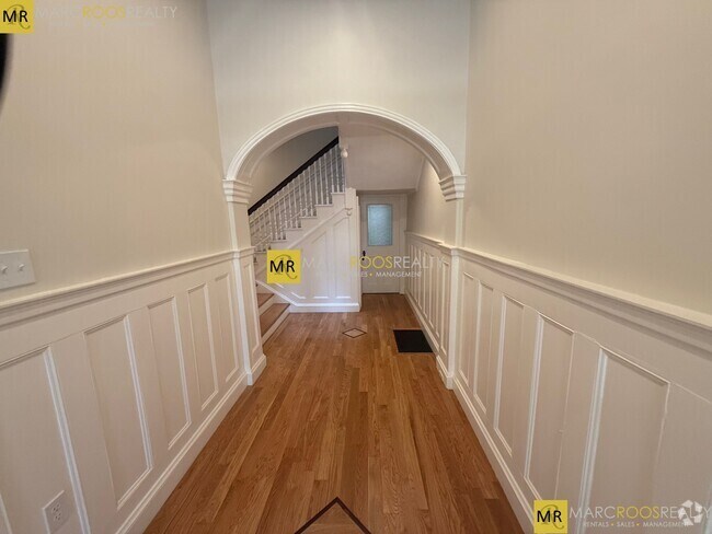 Building Photo - 1755 Beacon St Rental