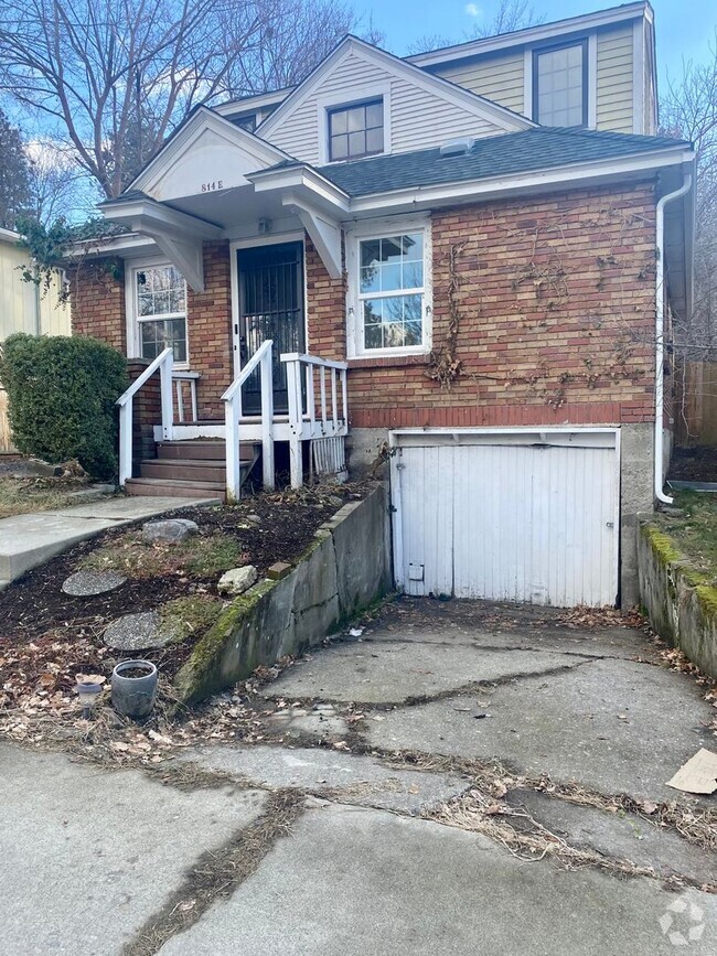 Building Photo - Perry District 3 Bedroom 2 Bath Brick Home