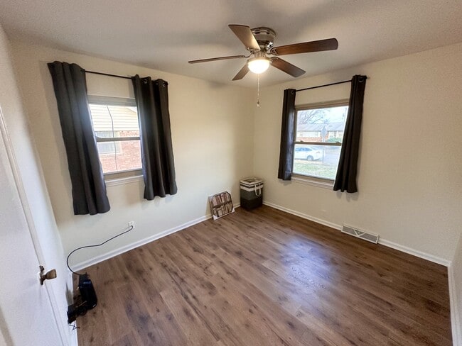 Photo - 315 Coombs Dr