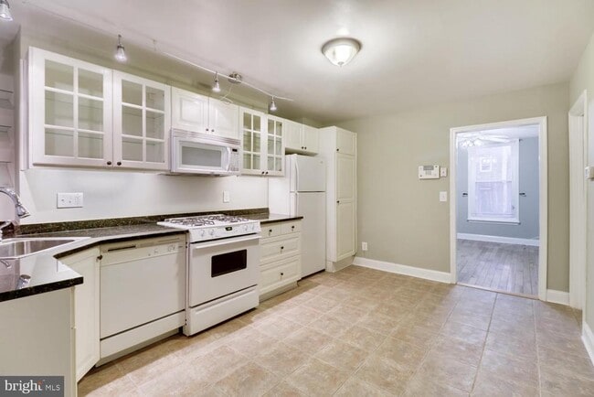 Photo - 1020 W Lombard St