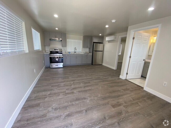 Building Photo - 2916 W Century Blvd Rental