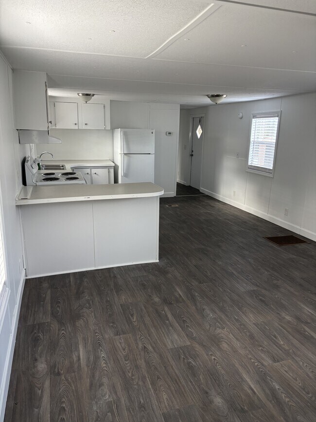 Building Photo - 527 Wancy Cir