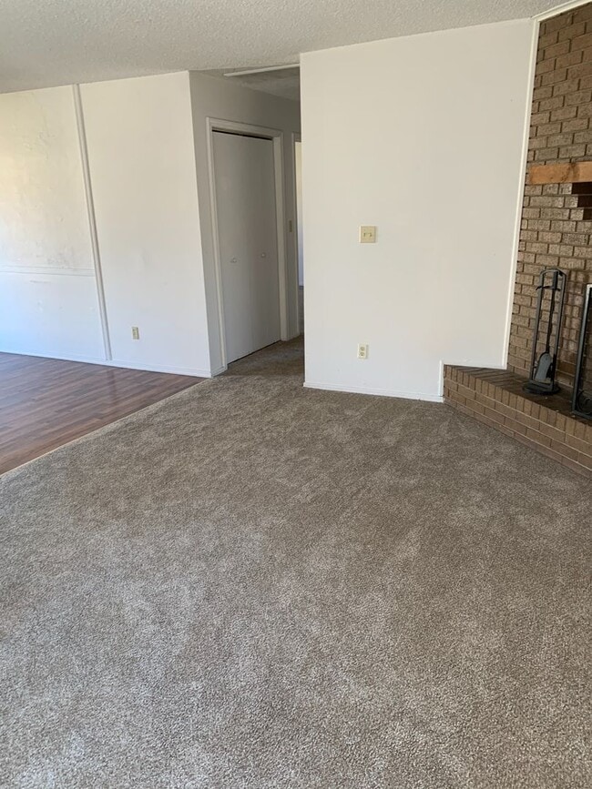 Photo - 3353 E Sunset St Unidad B