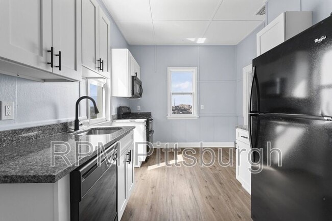 Photo - 2721 Cobden St