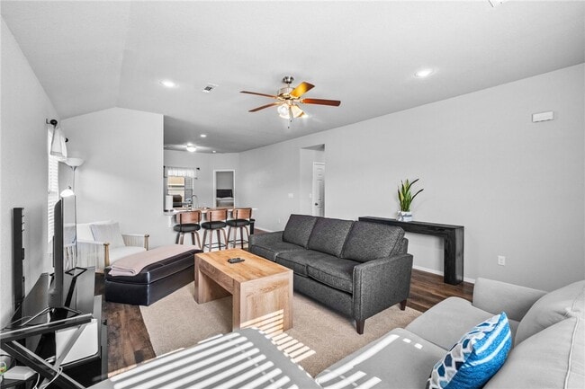 Photo - 927 E Swift Dr