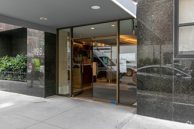 Photo - 196 E 75th St