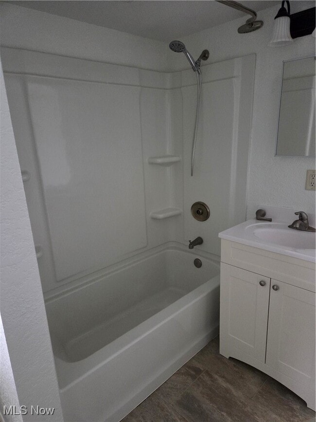 Photo - 331 Front Ave SW