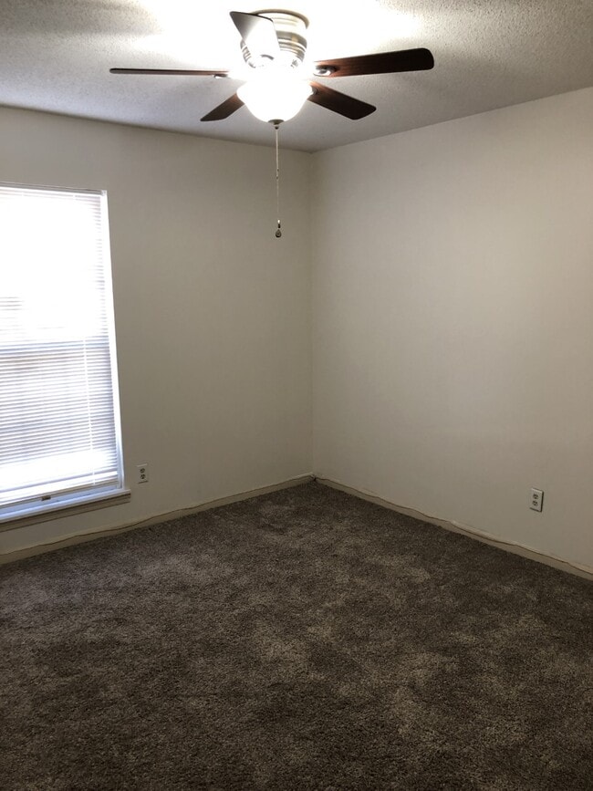 Photo - 402 E Emerald Dr