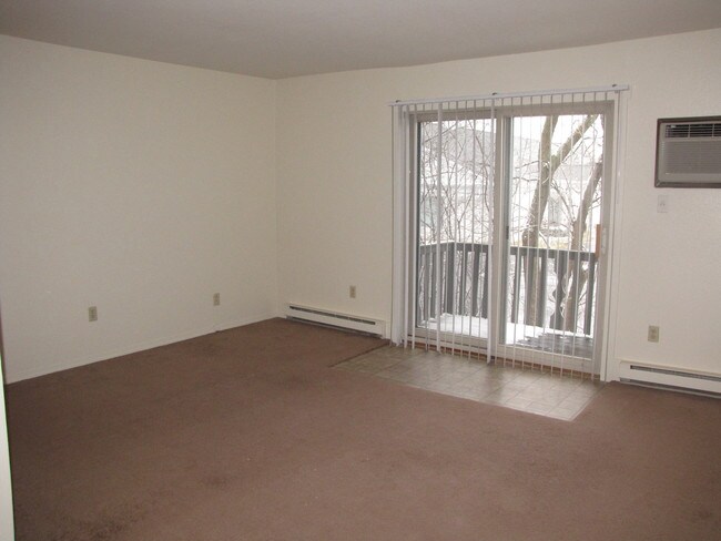 Jandal Apartments For Rent In Rossford Oh Forrent Living E Opens To Balcony Jandal Apartments