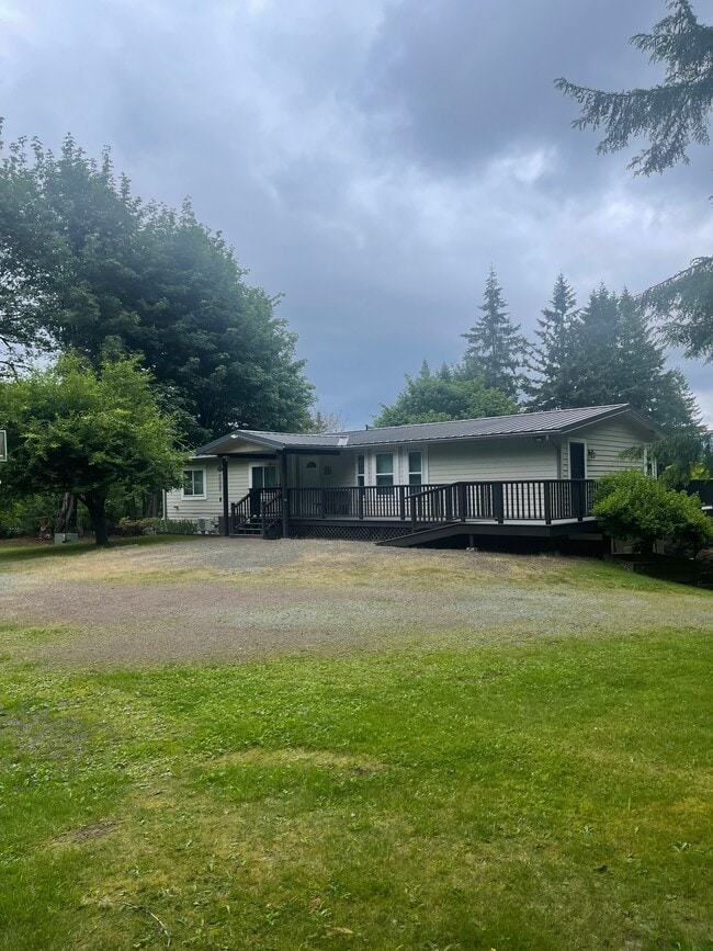 Building Photo - 10715 W Lake Joy Dr NE