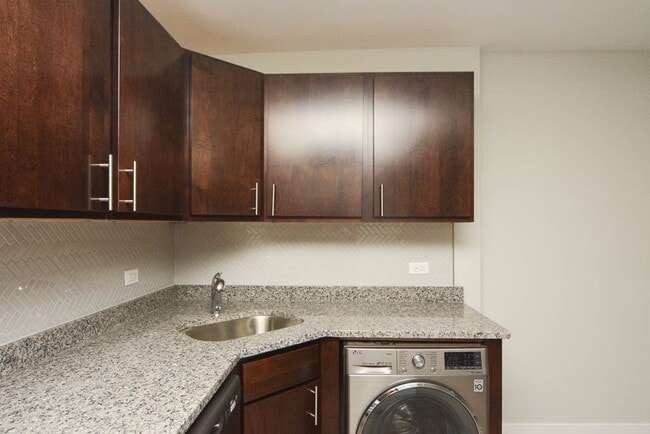 546 W Belden Ave Unit SNDG