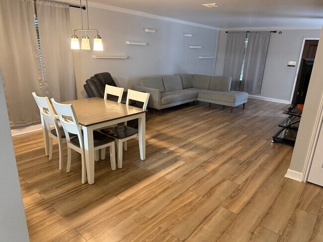 Photo - 215 Mallow Grove