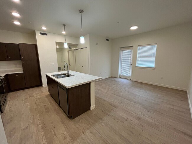 Photo - 4617 Lexington Sky Lane-304 Unidad 304