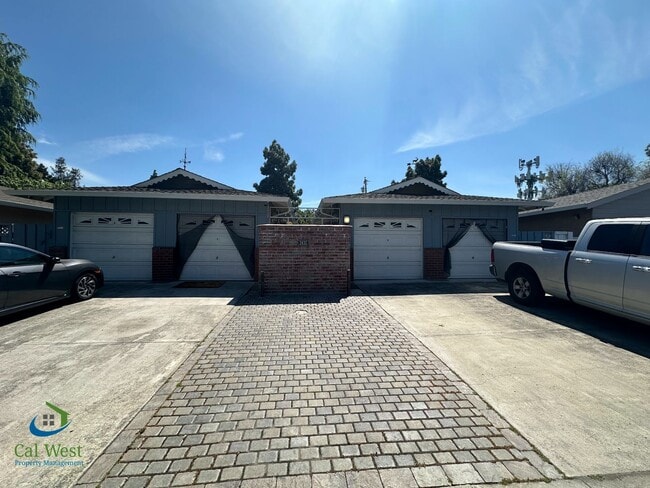 $2095-Renovated 1 Bed, 1 Bath Duplex apart... - $2095-Renovated 1 Bed, 1 Bath Duplex apart... Apartment Unit 4