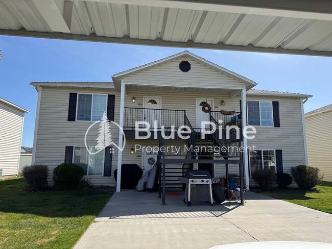 Building Photo - 707 S 5th W