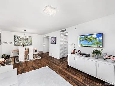 Building Photo - 2625 Collins Ave Unit 212