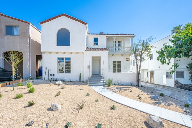 1920s historic spanish duplex, fully renovated - 860 S Curson Ave Townhome