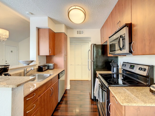 Fully Equipped Kitchen - 11562 Westwood Blvd Unit 933