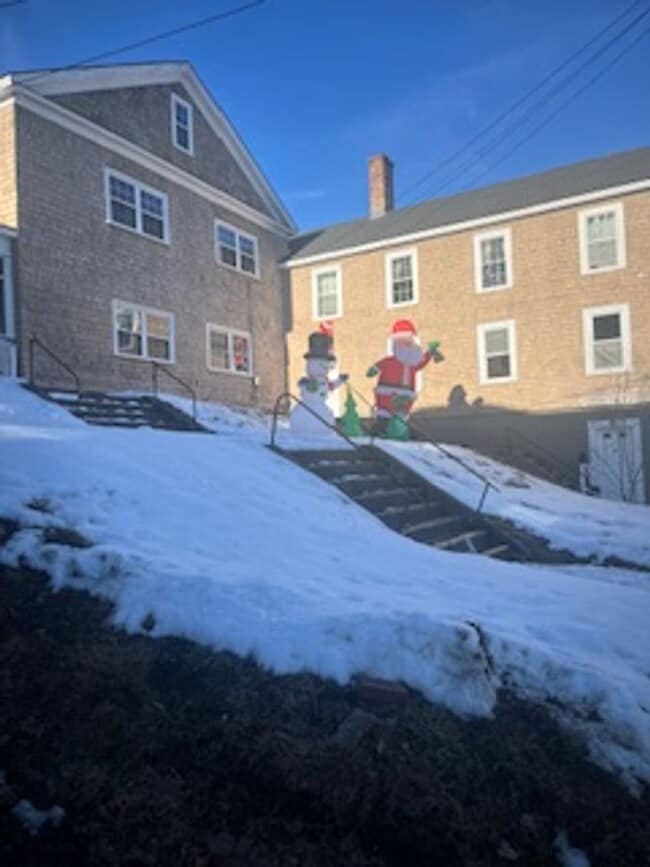 Building Photo - 19 High St Unit 17A High Street