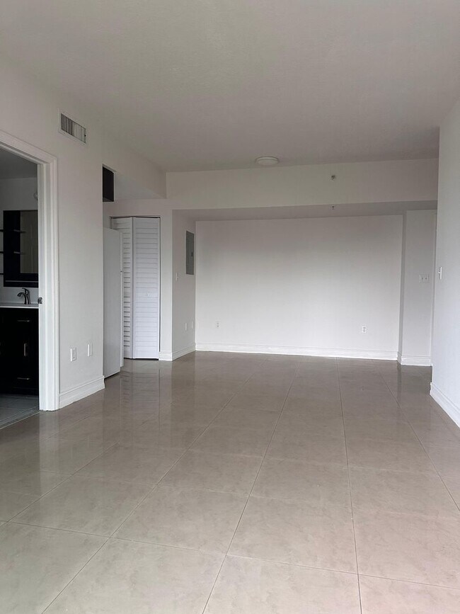 Vista del Rio Apartments