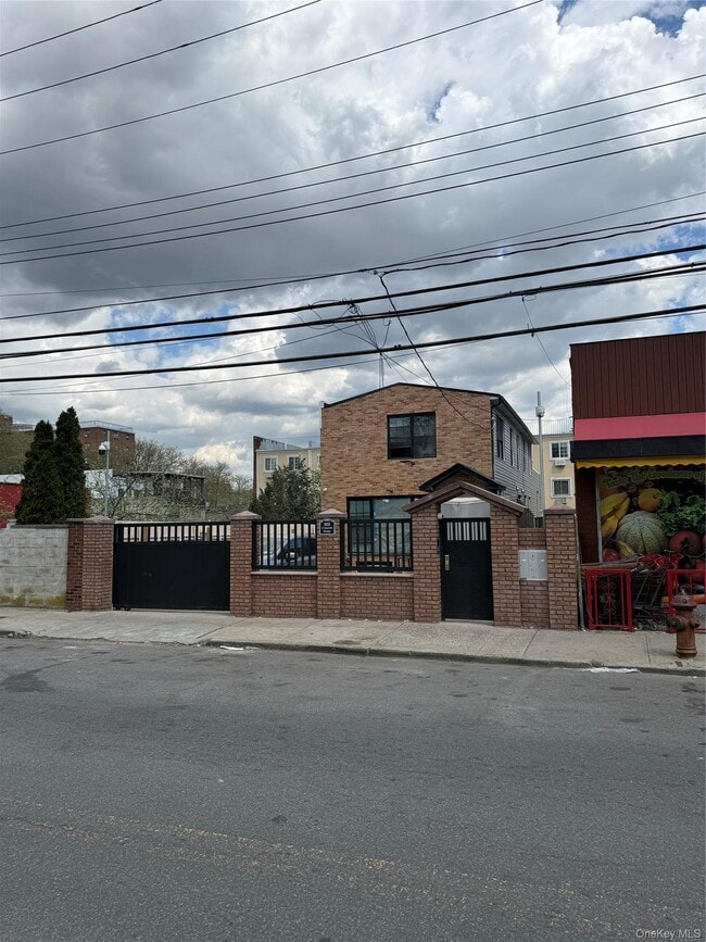 Photo - 919 Crescent St.