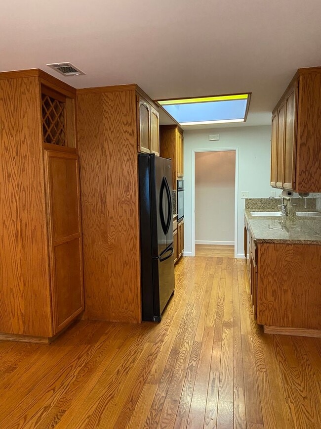 Photo - Well maintained 3 bed 2 bath home in Thousand Oaks neighborhood available!