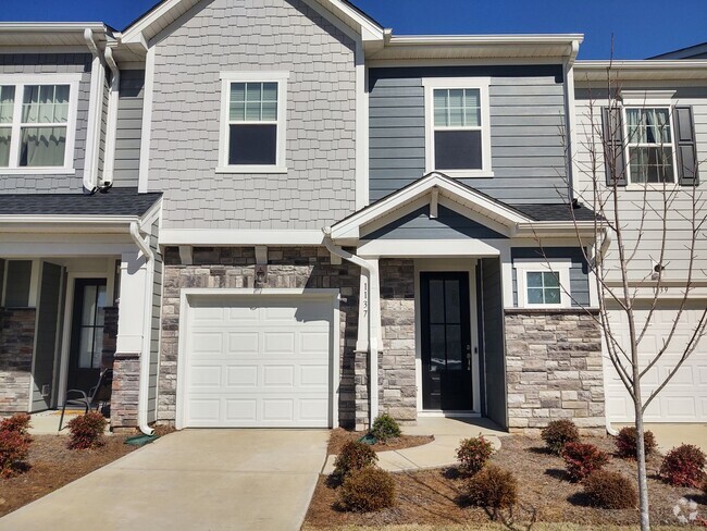 Building Photo - Move-in ready Townhome located in the Perg...