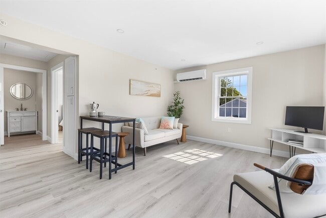 Photo - 112 W Main St Unit 2