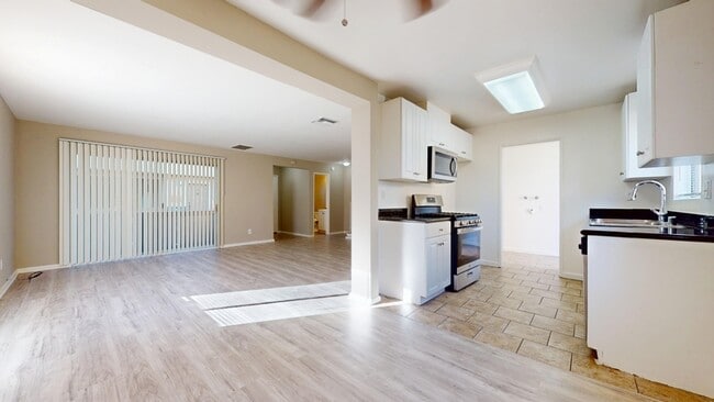 Building Photo - Cohasset Street - 20251-5