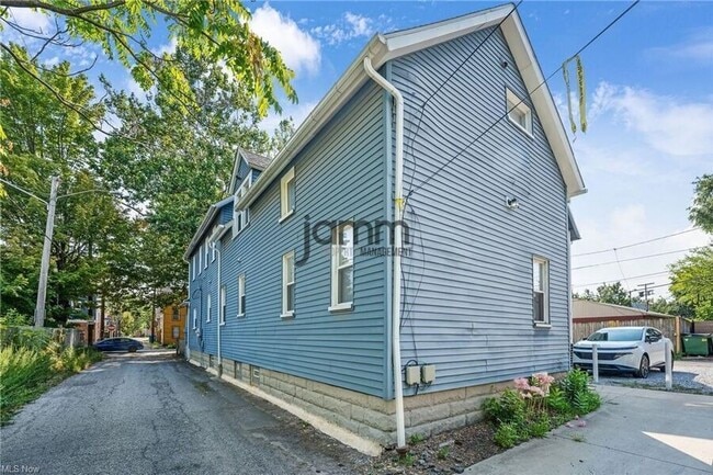 Photo - 1960 Randall Rd Unidad Lower