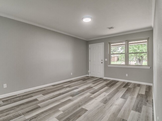 Photo - Beautiful Yukon 3 bed Rent House