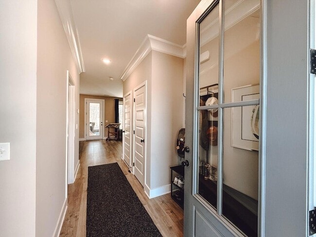8529 Ari Ln