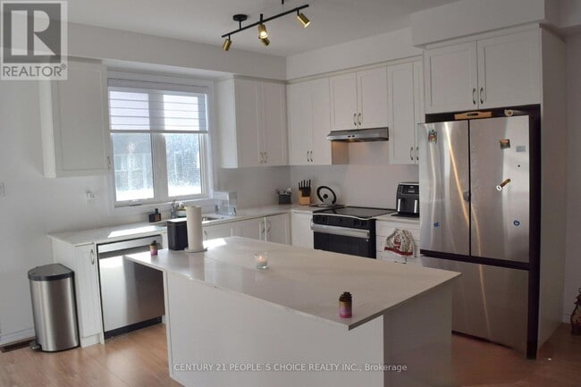 Photo - 107 Molozzi St