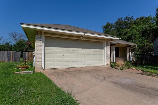 Photo - Cozy 3/BR 2/BA Home with Fireplace, Washer & Dryer Included