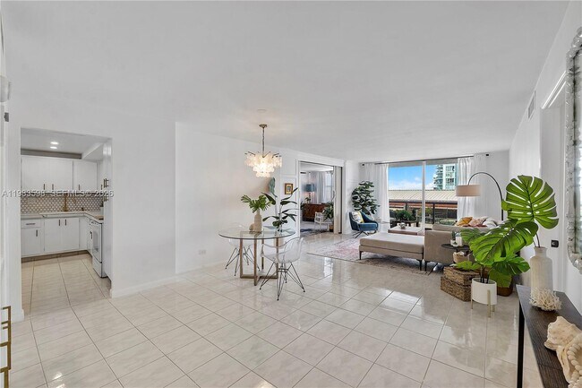 Photo - 6039 Collins Ave Unit 934