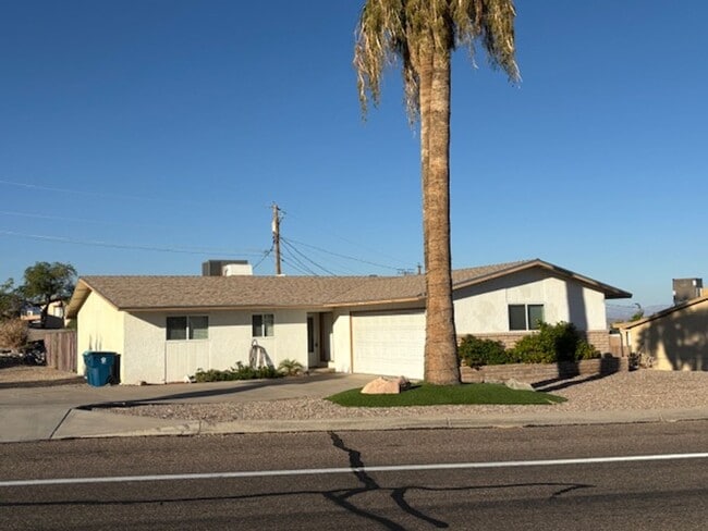 Building Photo - 3 Bedroom - 2 Bath Pool Home