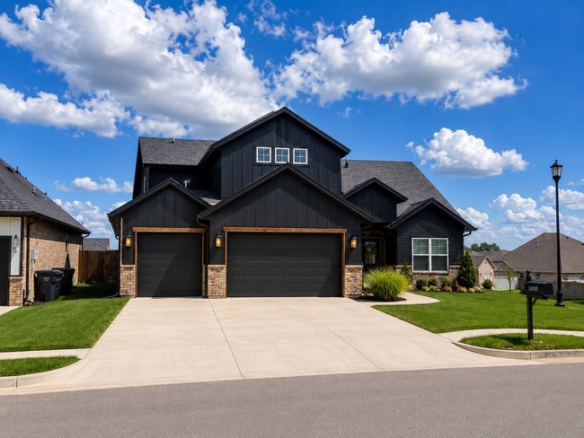 Building Photo - 6200 Kinnick Dr