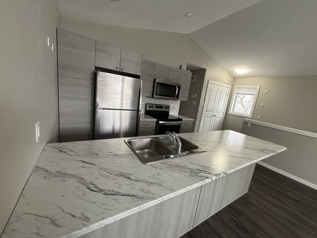 Building Photo - 58 Pilgrim Ave