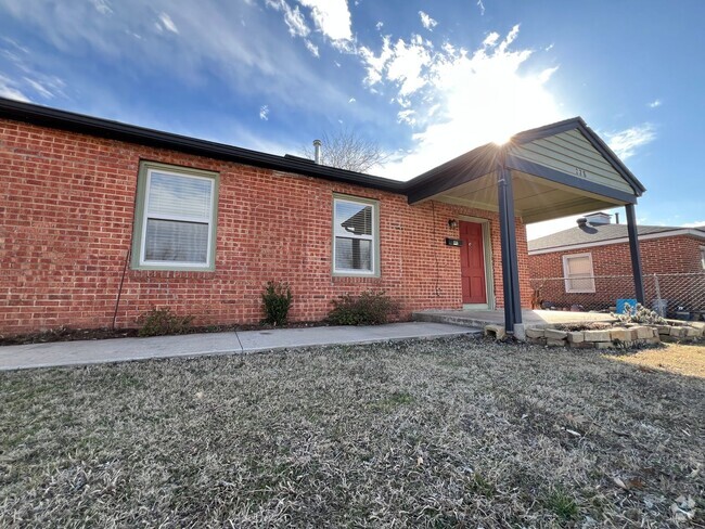 Building Photo - Charming & Fully Remodeled 2-Bedroom Home ...