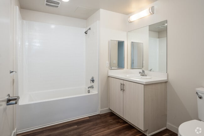 4BR, 2BA - 1,104SF - Bathroom